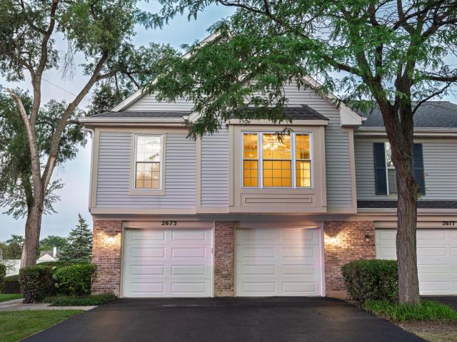 Townhouse for rent in Arlington Heights, Illinois