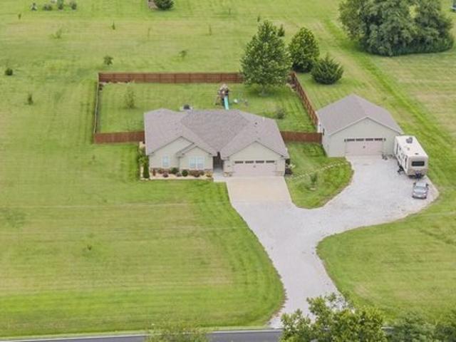 House for sale in Sturgeon, Missouri