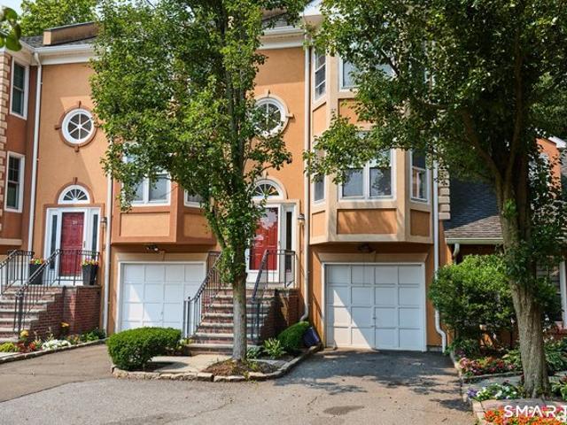 Townhouse for sale in Bridgeport, Connecticut