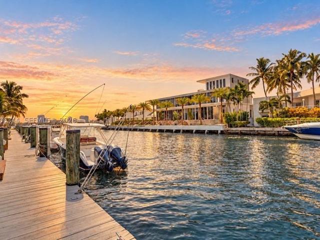 Townhouse for sale in Keystone Islands, North Miami