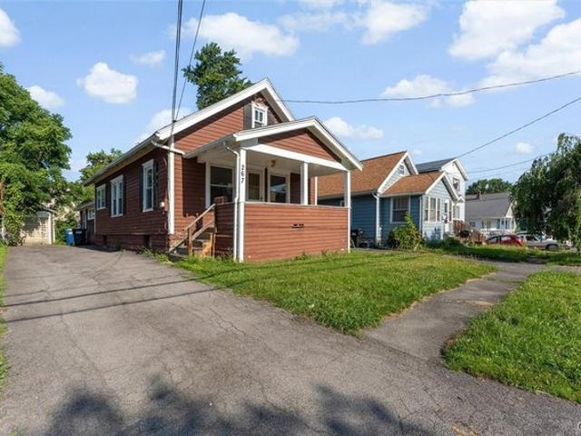 House for sale in Syracuse, New York
