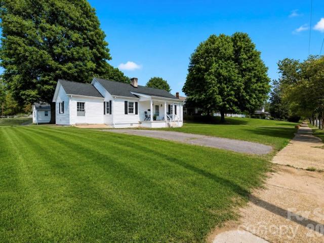 House for sale in Hiddenite, North Carolina