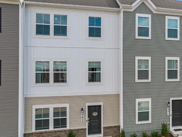 Townhouse for sale in Kearneysville, West Virginia