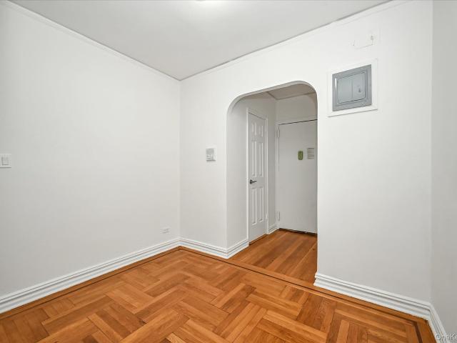 Property for sale in The Bronx, Arverne