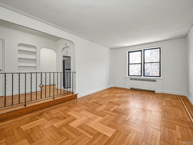Property for sale in The Bronx, Arverne
