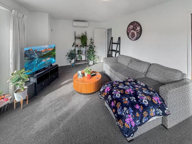 Townhouse for rent in Chaslands, Canterbury