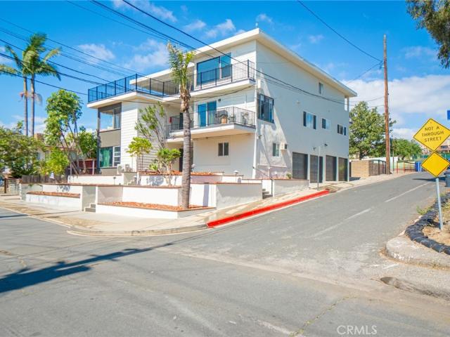 House for sale in Signal Hill, California