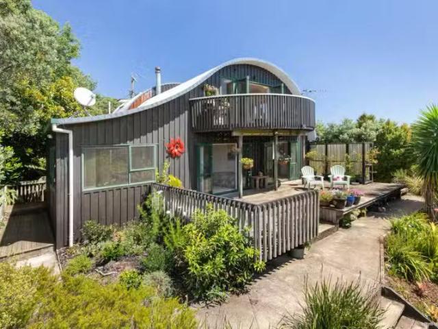 House for sale in Awhitu