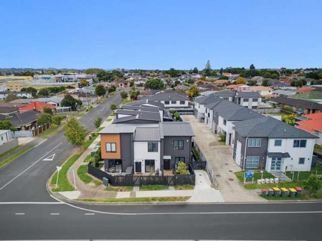 Townhouse for sale in Papatoetoe, Ōtara-Papatoetoe