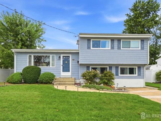 House for sale in Creighton Village, Old Bridge Township
