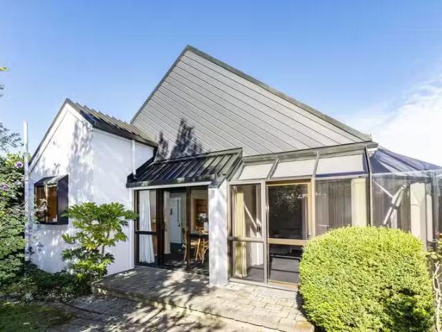 House for sale in Chaslands, Canterbury