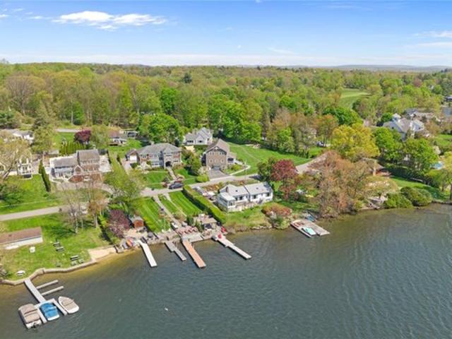 House for sale in Baldwin Place, New York