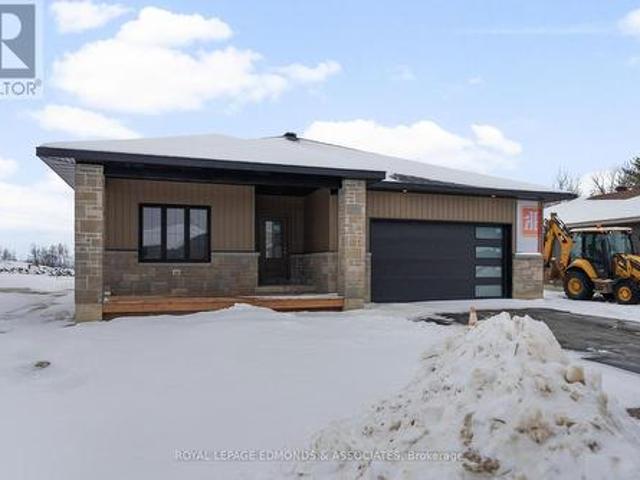 House for sale in Renfrew, Ontario