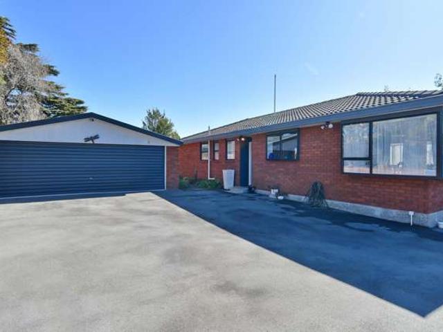 House for sale in Chaslands, Canterbury
