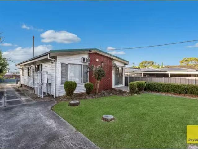 House for rent in Girraween, Sydney