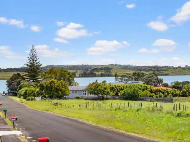 House for sale in Awhitu, Oroua County