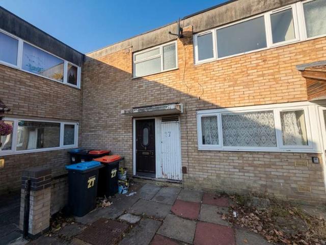 Property for rent in Lakes Estate, Milton Keynes