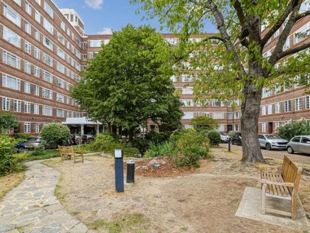 Studio for sale in London Borough of Wandsworth, Greater London
