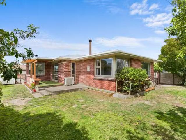 House for sale in Chaslands, Canterbury
