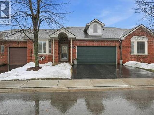 Townhouse for sale in Ancaster, Ontario
