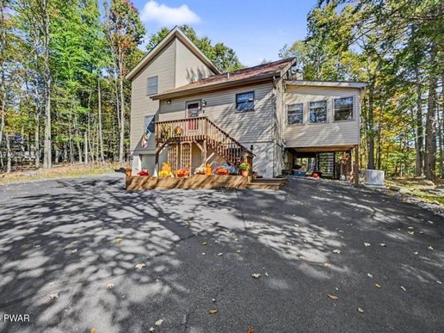 House for sale in Lake Ariel, Lake Township