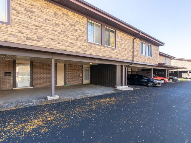 Townhouse for sale in Palos Hills, Illinois