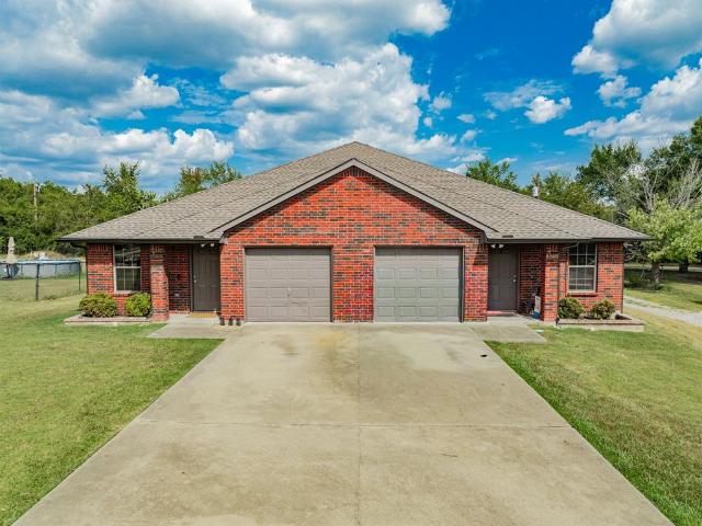 House for sale in Commerce, Hunt County