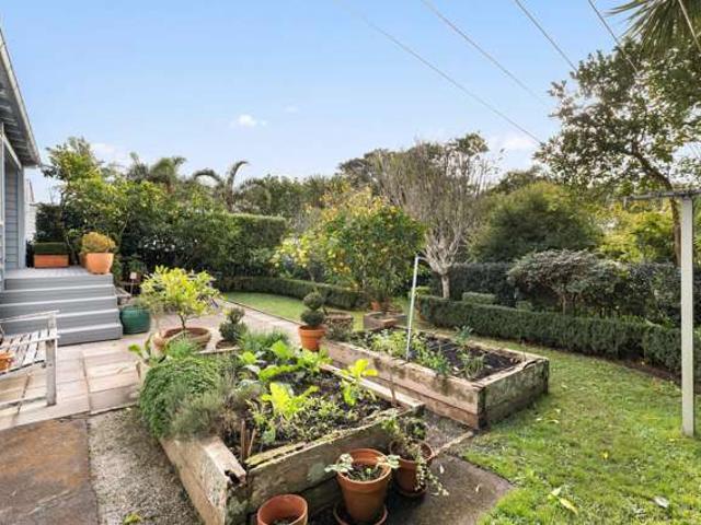 House for sale in Belmont
