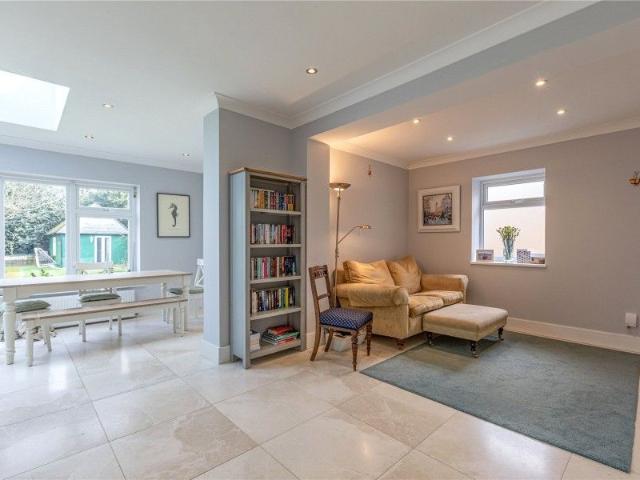 House for rent in Row Town, Surrey