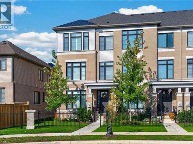 Townhouse for sale in Hamilton, Golden Horseshoe