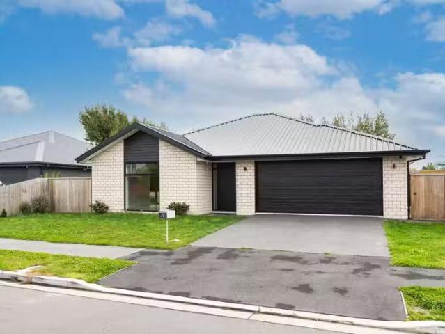 House for sale in Chaslands, Canterbury