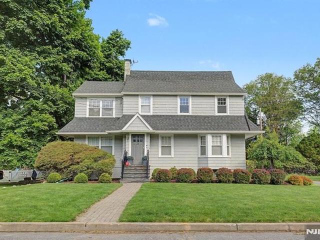 House for sale in Allendale, New Jersey