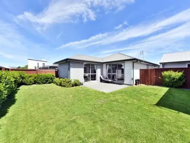 House for sale in Chaslands, Canterbury