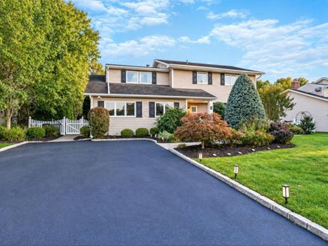 House for sale in Kings Park, Town of Smithtown
