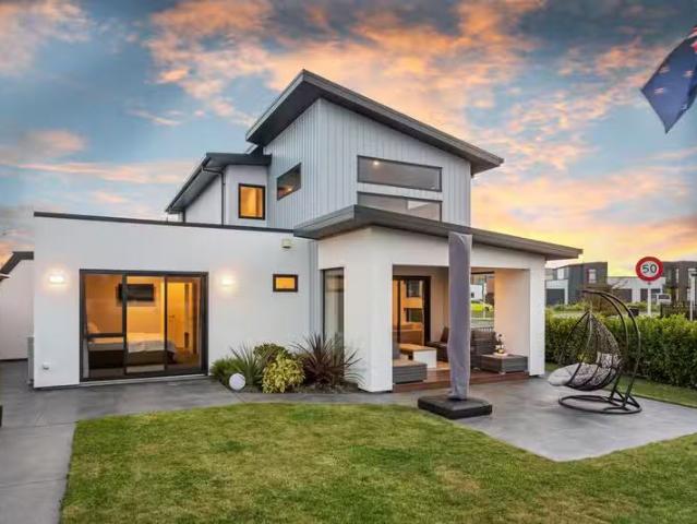 House for sale in Chaslands, Canterbury