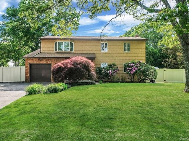 House for sale in Smithtown, New York