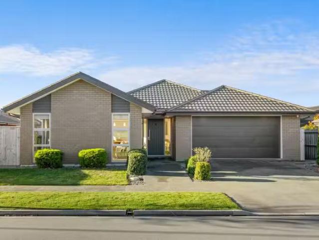 House for sale in Chaslands, Canterbury