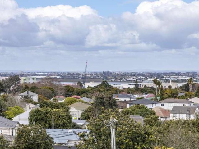 House for sale in One Tree Hill