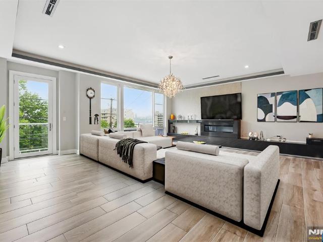 Townhouse for sale in Edgewater