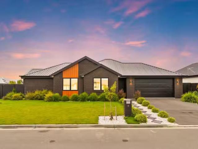 House for sale in Chaslands, Canterbury