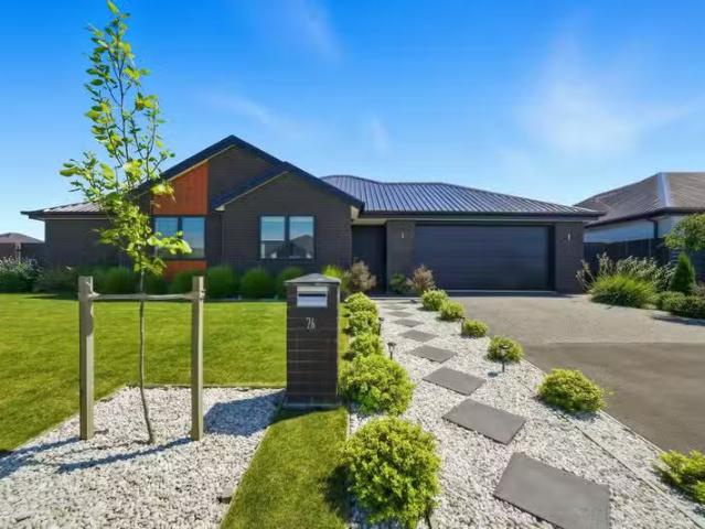 House for sale in Chaslands, Canterbury