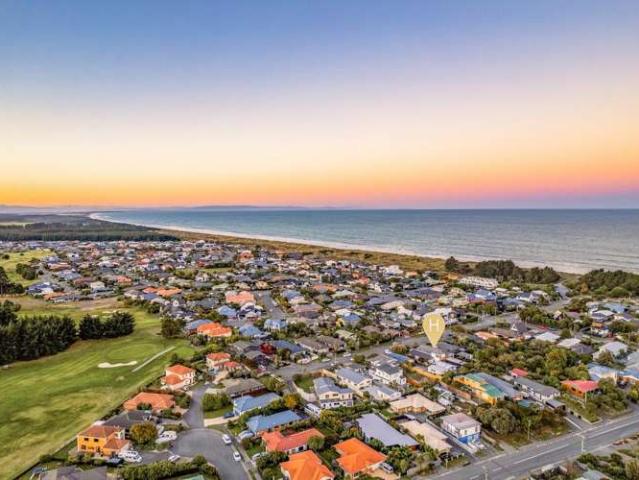 House for sale in Chaslands, Canterbury