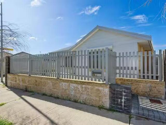 House for rent in Golden Bay