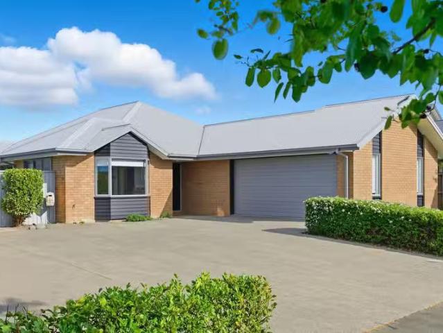 House for sale in Chaslands, Canterbury