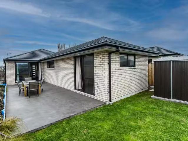 House for sale in Chaslands, Canterbury