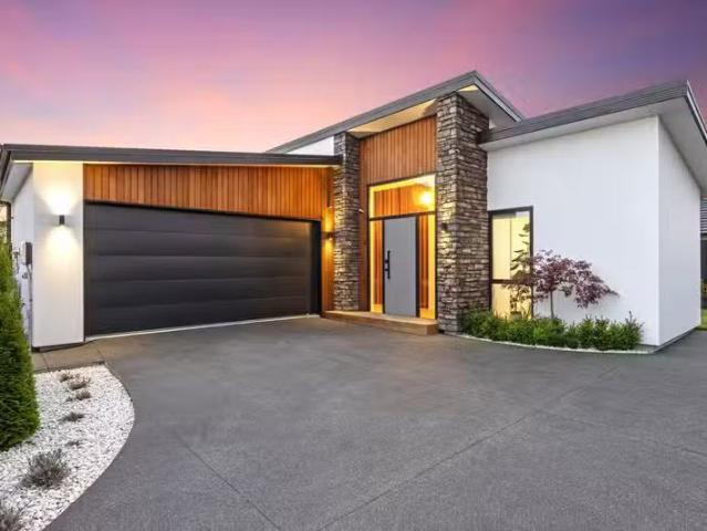 House for sale in Chaslands, Canterbury