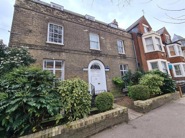 Studio for rent in Petersfield, Cambridge