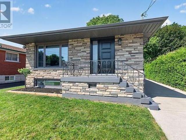 House for sale in Ancaster, Ontario