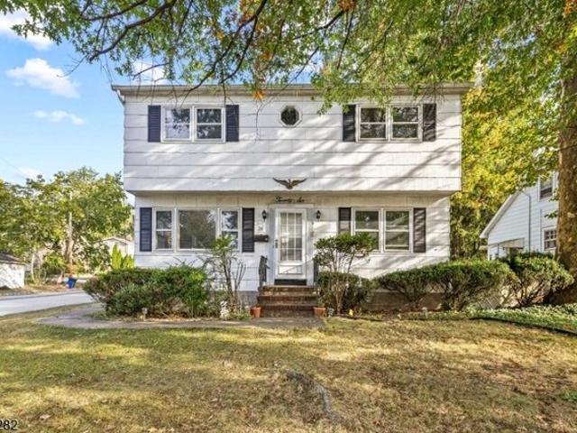 House for sale in Roseland, New Jersey