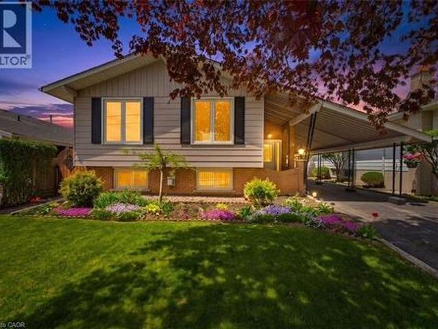 House for sale in Ancaster, Ontario